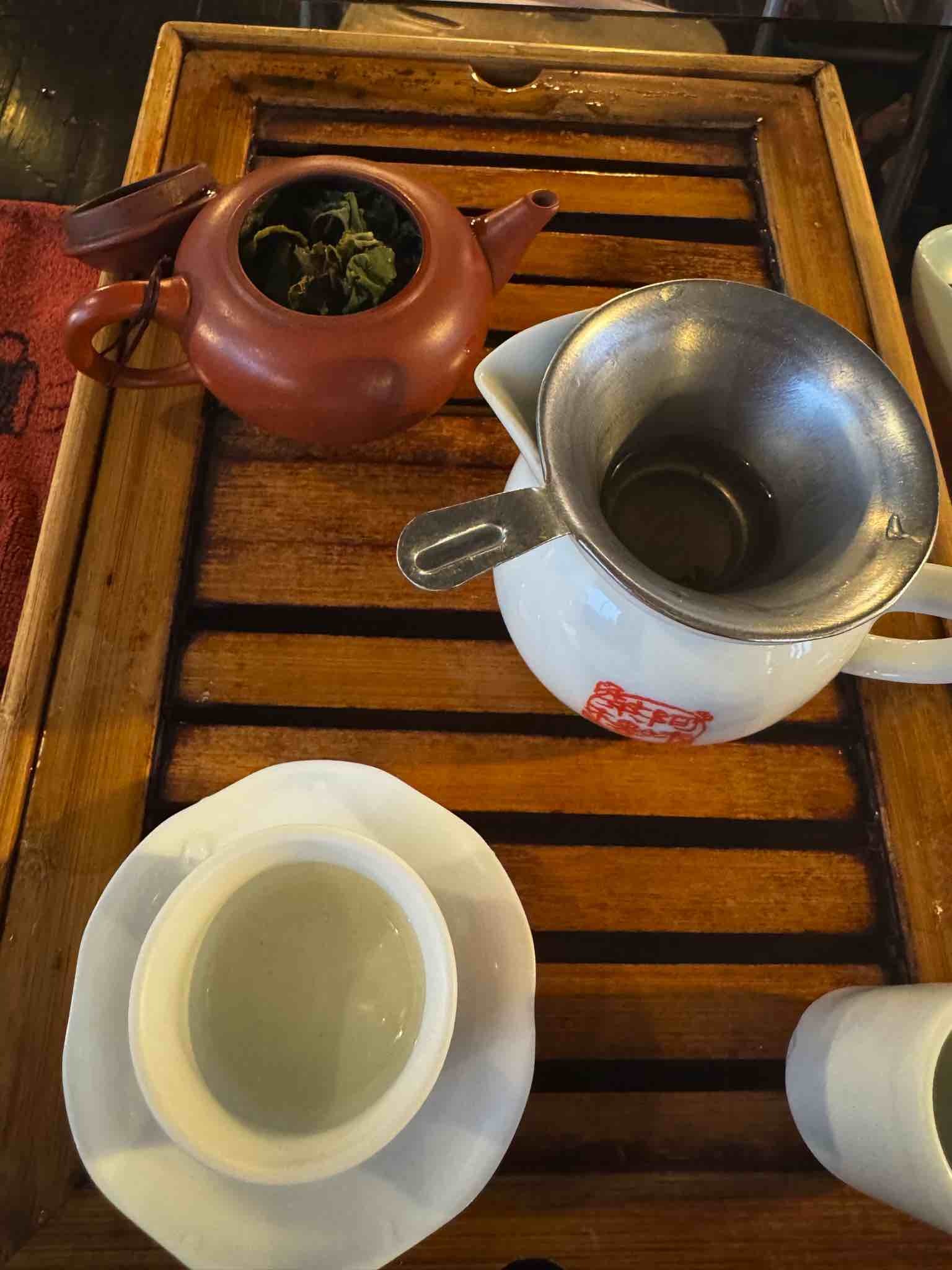 Najlepsze herbaty z Tajwanu – co kupić? Ceremonia gongfu cha – jak wygląda krok po kroku
